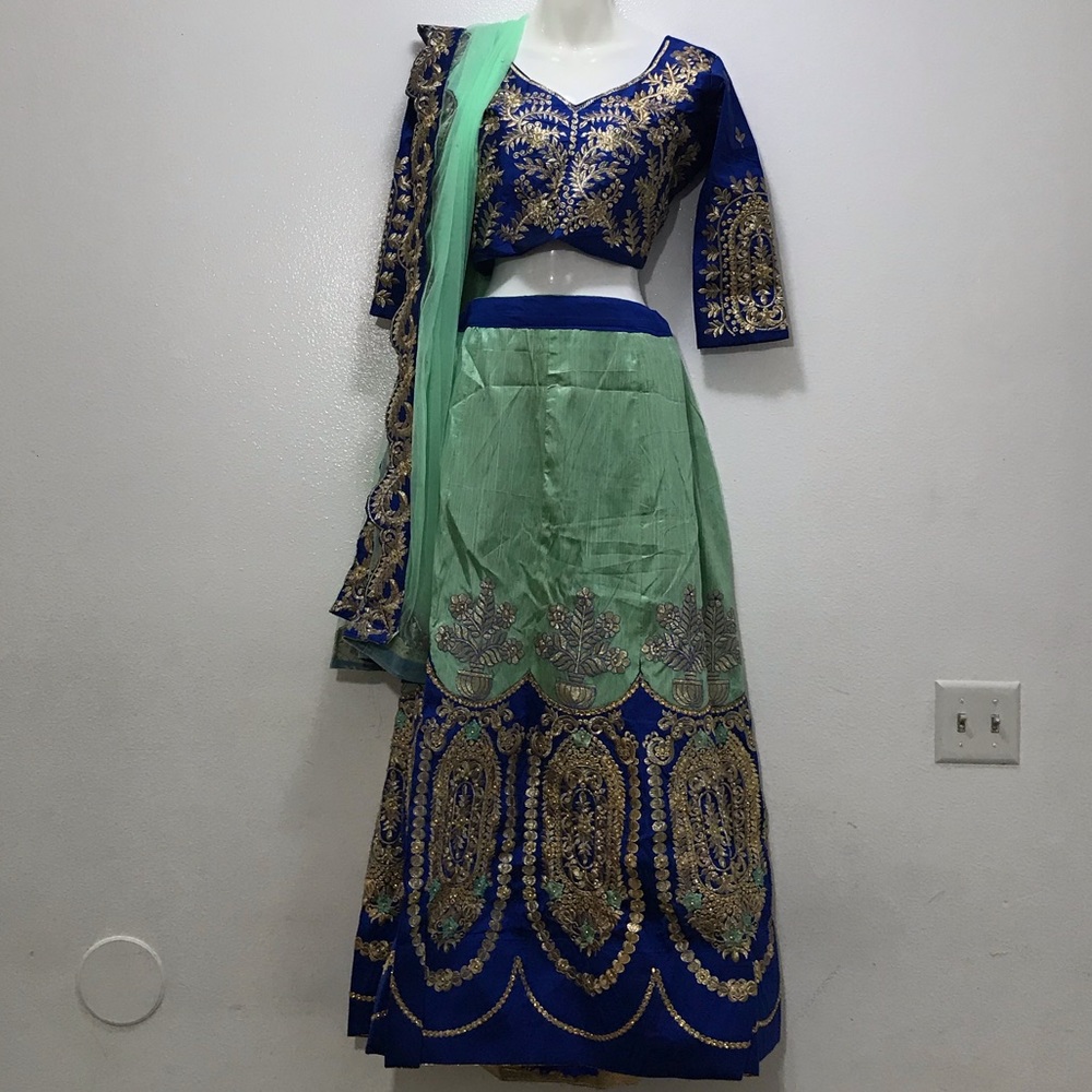 Dress - Picture 6 of 8